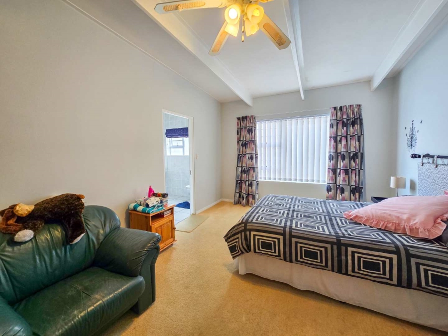 4 Bedroom Property for Sale in Stilbaai Wes Western Cape